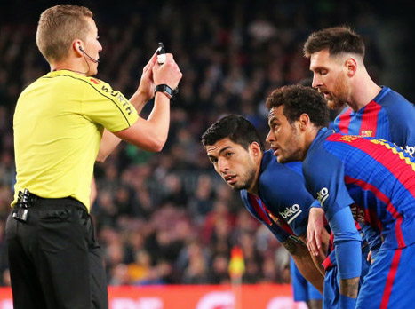 הוציא צהוב למסי (getty)