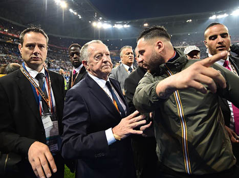 הנשיא ניסה להרגיע את האוהדים (getty)