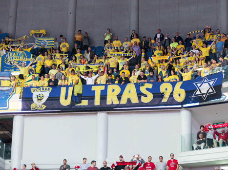 אוהדי מכבי שוב יצאו מאוכזבים (עודד קרני)