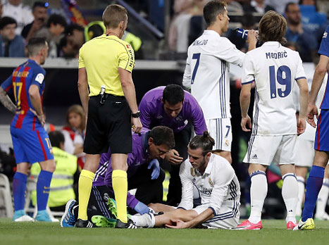 8 פציעות בשוקיים. בייל (Getty)