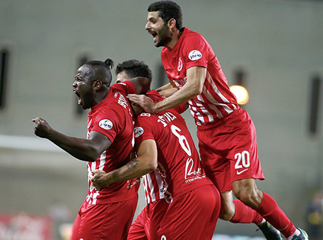 "הפועל ת"א לא תרד ליגה", אוגבנה מתייחס לקבוצתו לשעבר (אלן שיבר)