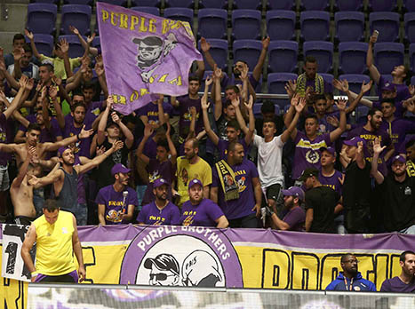 מוכנים כבר לפלייאוף. אוהדי חולון (מנהלת הליגה, אלן שיבר)