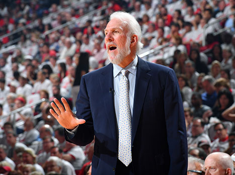 לא היה מרוצה מההגנה. גרג פופוביץ' במשחק מספר 4 (getty)