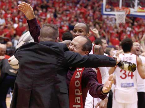 אלון וברקת חוגגים (אלן שיבר)