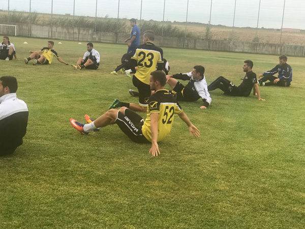 השחקנים באימון הראשון בבולגריה. הערב יתאמנו באצטדיון (האתר הרשמי של בית"ר ירושלים)