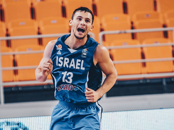 שומרים על אווירה כיפית. הובר (FIBA)
