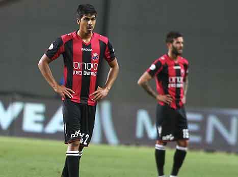 מחכים להחלטה. פרץ (אלן שיבר)