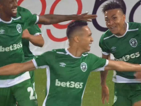 לודוגורץ חוגגת. "הקשתה עלינו מאוד, היה לנו הרבה מאוד מזל" (דף הפייסבוק של הפועל ב"ש)