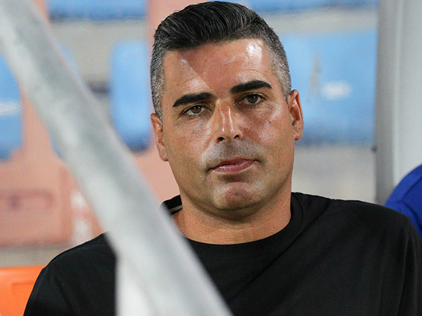 סילבס. הוא לא נראה מרוצה (אנצ'ו גוש, סוכנות ג'יני)