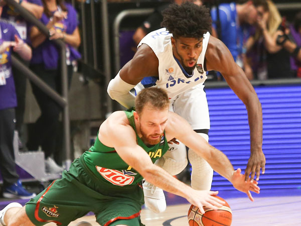 דוסון נאבק. הצדיק את המקום שלו בחמישייה (דני מרון)