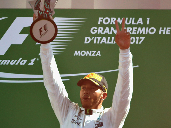 המילטון מאושר. לראשונה העונה בפסגת הדירוג (getty)