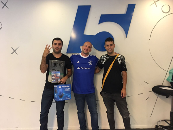 משמאל לימין: רון סטריקל, רן דרורי מנהל Oleague וטום סטריקל