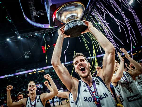 יורובאסקט אדיר. דראגיץ' (פיב"א)