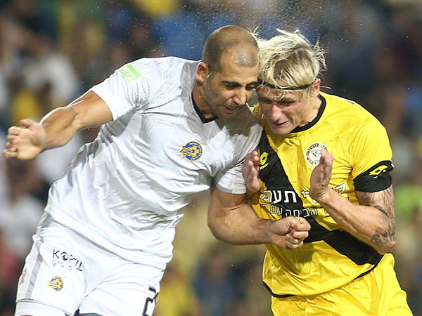 עדיין סובל מכאבים. בן חיים (אלן שיבר)