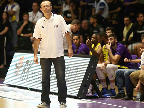 פתח את העונה ברגל שמאל. שמיר (אלן שיבר)