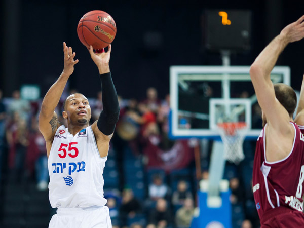 ג'רלס הצטיין בדרך ליתרון זעום בסיום המחצית הראשונה (צילום: LIETKABELIS PANEVEZYS)