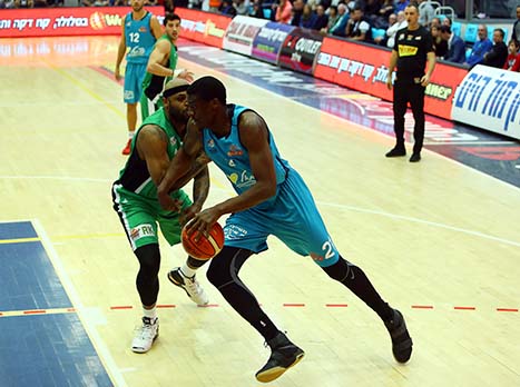 באקנר מול חיפה בעונה שעברה. חוזר לירוק (מנהלת הליגה)