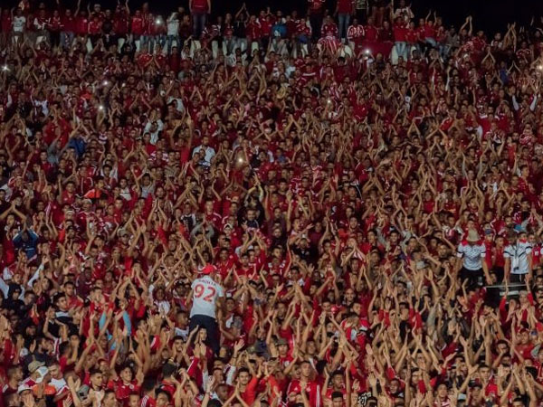 הקהל סיפק אווירה משלהבת באצטדיון