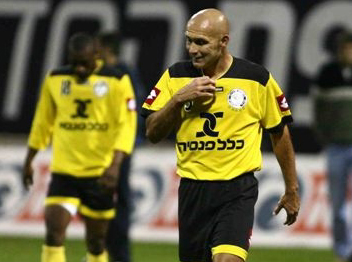 בשביל האוהדים הוא סופרמן. מרין (אלן שיבר)