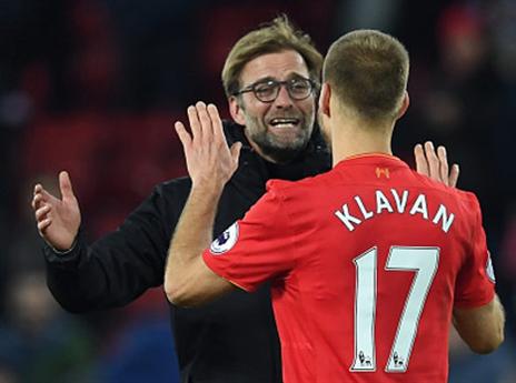 נותן גב לשחקנים שלו (getty)