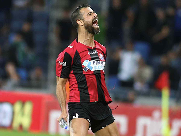 בן בסט אומר שמהמשחק הוא ייצא רק באלונקה. כמה משמעות יש למילים האלה (אלן שיבר)