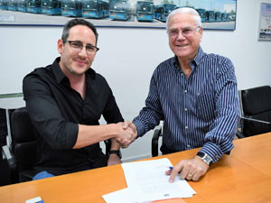 ממשיך עם נייקי. שחר עם מנכ"ל החברה, שחר הירש (האתר הרשמי)