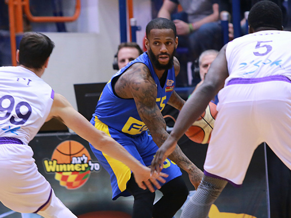 תצוגה יוצאת מן הכלל של ג'קסון (מנהלת הליגה)