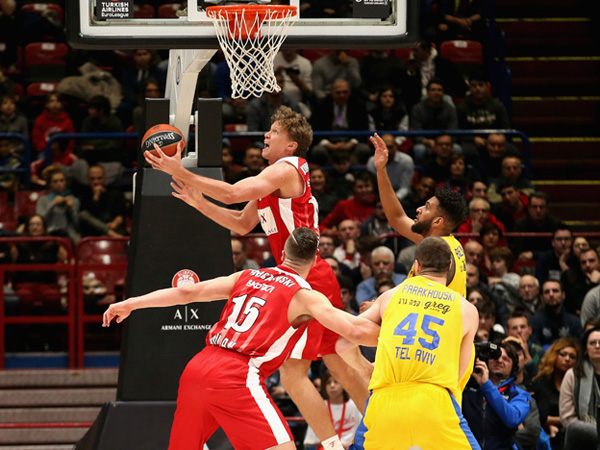 אבל קוזמינסקאס ניצל הגנה רכה של הצהובים (getty)