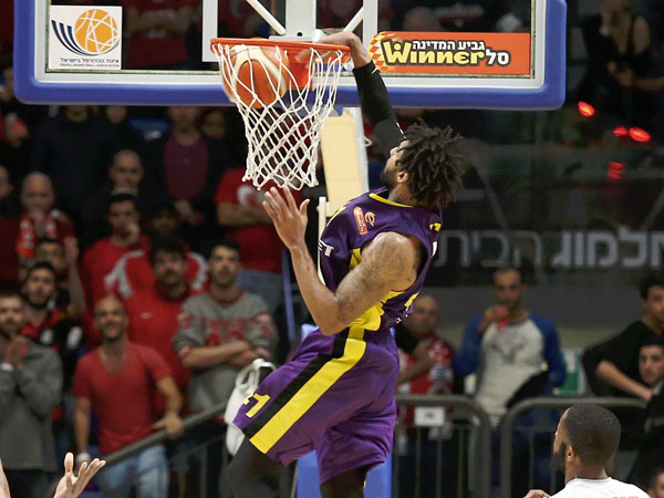 הכוכב הסגול. גלן רייס ג'וניור מרחף (אלן שיבר)