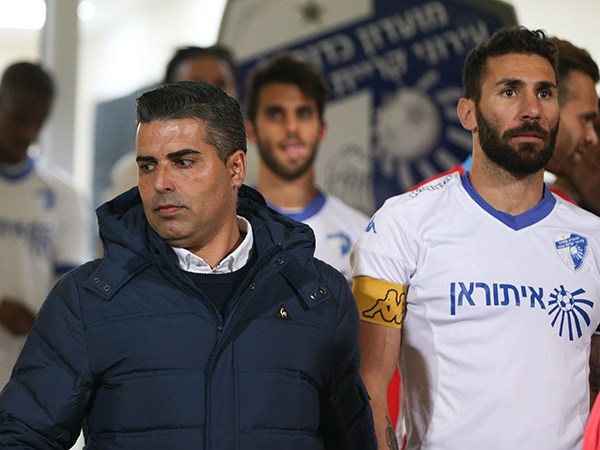 אי של יציבות בהרכב של סילבס. קוויאר עם המאמן (סוכנות ג'יני)