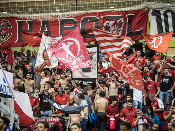 אוהדי הפועל שוב מחייכים (מנהלת)