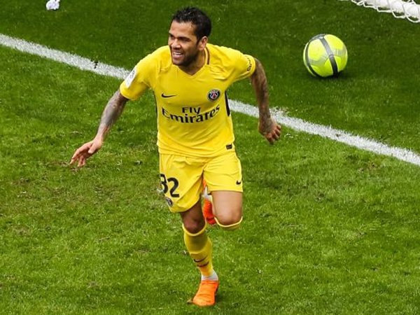 אלבס הכריע בנגיחה (GETTY)