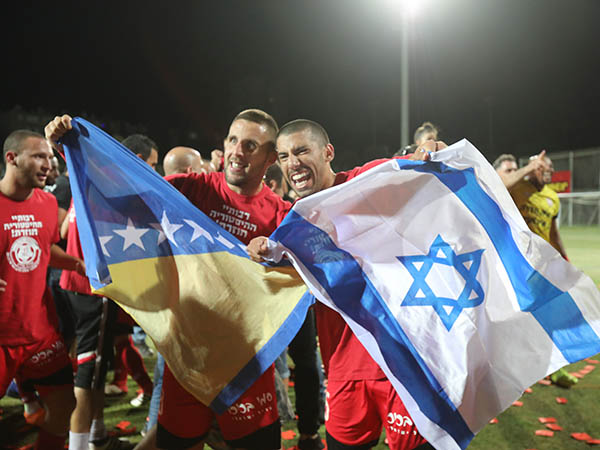 חדרה עדיין בחלום