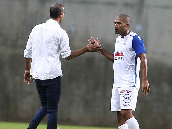 במכבי פ"ת הוא לא קיבל קרדיט (אלן שיבר)