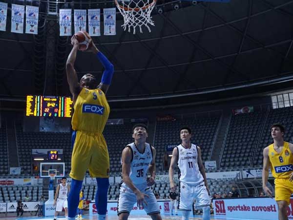 טיוס עולה לסל (באדיבות מכבי ת"א, האתר הרשמי)