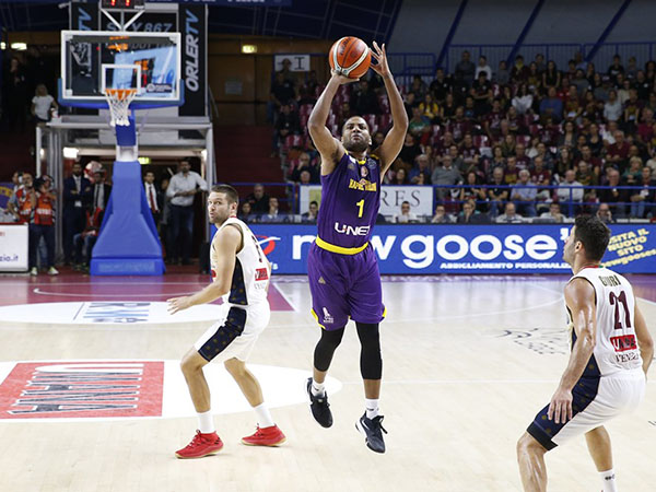 ווייאט. ערב ענק של הגארד (FIBA)