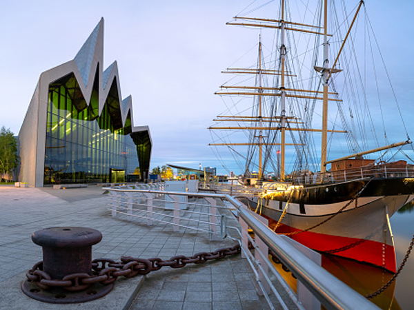 הספינה העוגנת לצד מוזיאון ריברסייד (Getty)