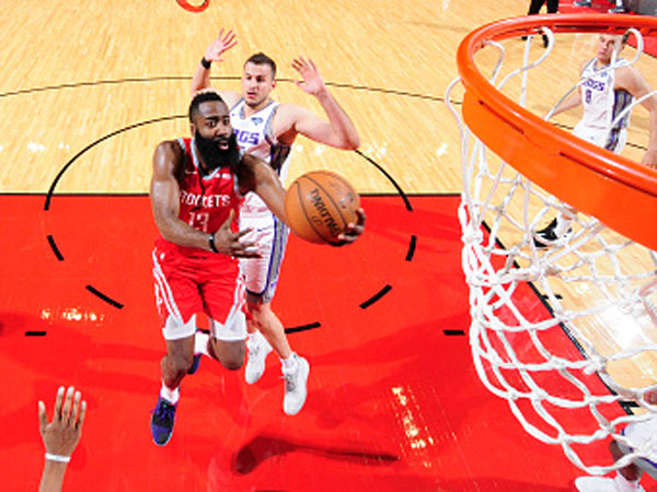 הרוקטס מתחברים (צילום: Bill Baptist/NBAE via Getty Images)