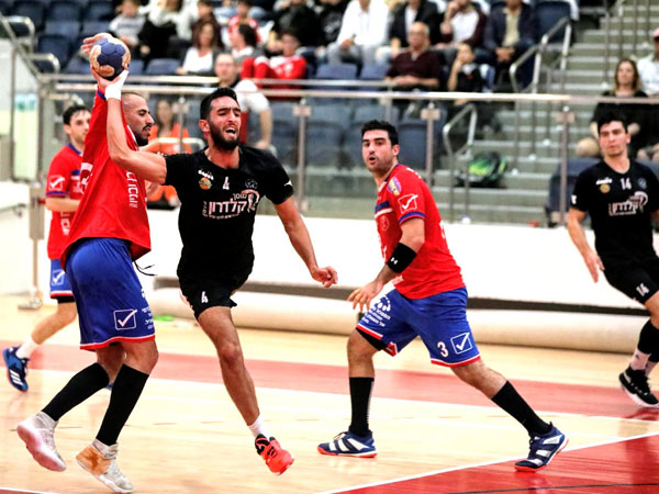 נמצא בכושר נהדר. מלול (הדר ואן קולא)