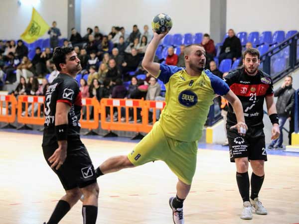 האדומים לא התקשו (הדר ואן קולא, איגוד הכדוריד)