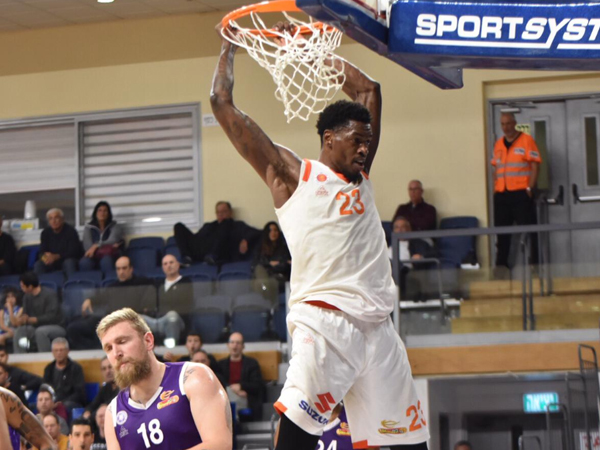 חזרו לנצח. סטיבנס (מנהלת הליגה)