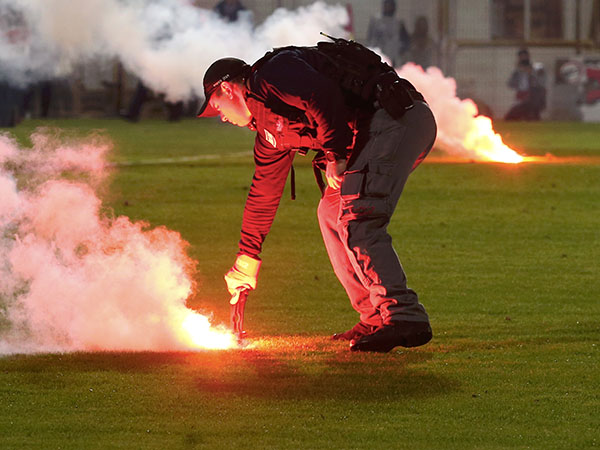 המחאה תימשך באמצעות אבוקות? (צילום: אלן שיבר)