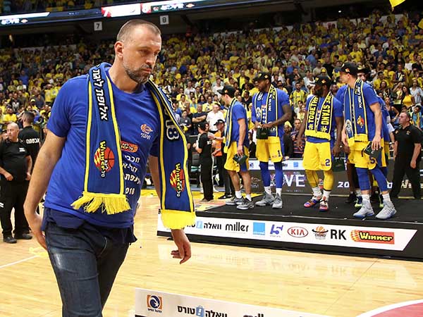 "לא מחתים שחקנים ומאמנים על דעת עצמי". וויצ'יץ' (אלן שיבר)