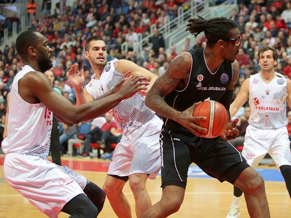 סטודמאייר. מעל כולם (FIBA)