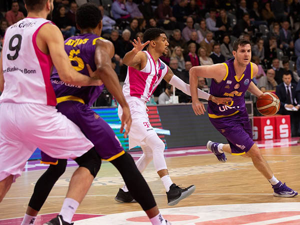 פניני. 11 נקודות שלו לא הספיקו (FIBA)