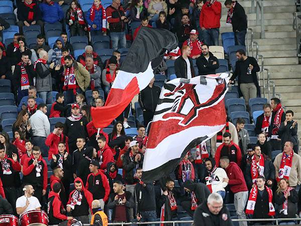 חולמים על פלייאוף. אוהדי הפועל חיפה (צילום: יוסי שקל)