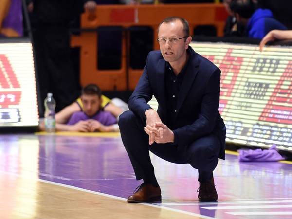 לשמיר עדיין יש עבודה (FIBA)