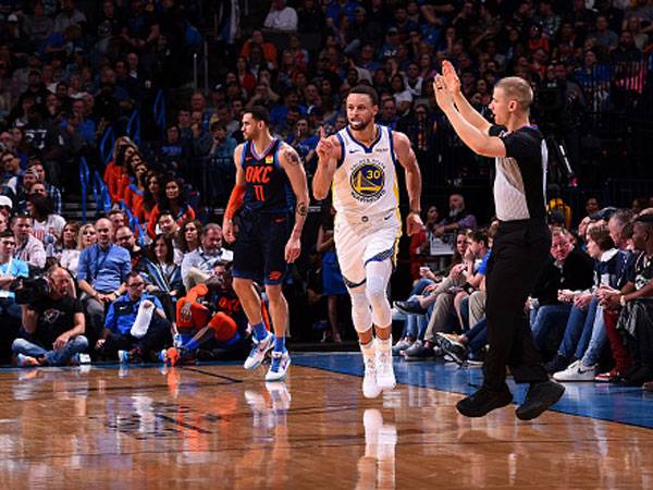 עוד ניצחון חוץ גדול לאלופה (צילום: Noah Graham/NBAE via Getty Images)