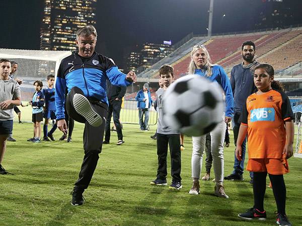 כדורגלן בינוני שפרש בגלל פציעה (אלן שיבר)