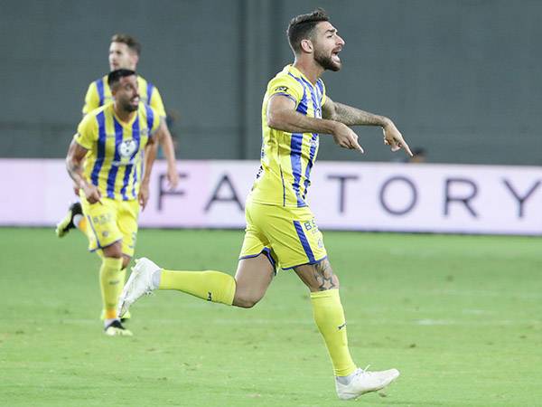 כאן החל מלך שערי מכבי את דרכו (דני מרון)